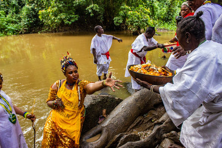 Handing of sacrificial items to priests and priestesses during the grand finale of the celebration of the annual Osun-Oshogbo festival. Festival Culture Tradition