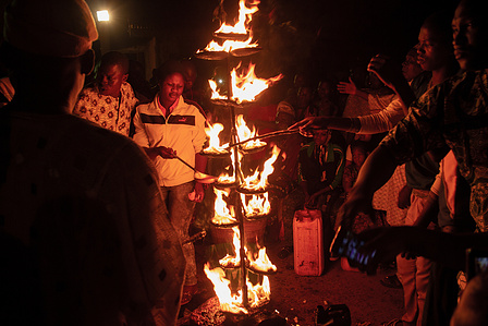 An evening of lighting the 16-point lamp at the Ataojao&amp;#x27;s palace. One of the activities to celebrate the Osun-Oshogbo annual festival.