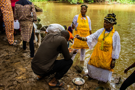 Osun priestess prays for a devotee at the Ojubo Osun during the grand finale of the celebration of the annual Osun-Oshogbo festival. Festival Culture Tradition