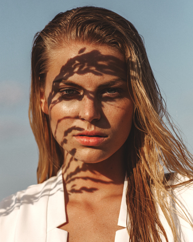 Model Linda Rosenberg wearing a white Zara Jacket by Miami fashion photographer Alejandro Rivera