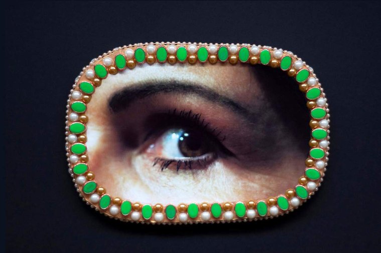 Vintage frames - portraits by Laura Brown
