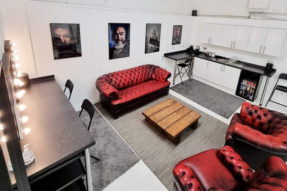 cove one studios, film and tv, photography and videography dry hire studio. infinity wall studio largest glasgow, only drive in access in glasgow. available to rent. comfortable client seating area and kitchenette. Scotlands best studio. kinning park