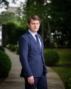 Portrait d&amp;amp;amp;#x27;Aymeric de Gironde, directeur général du Château Troplong Mondot à Saint-Emilion. Photo © Brice Braastad - Episode II
