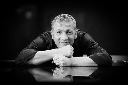 Portrait de Christophe Rose, chef de cuisine du Château Cos d&amp;amp;amp;#x27;Estournel, Saint-Estèphe, Gironde, France. Photo © Brice Braastad - Episode II