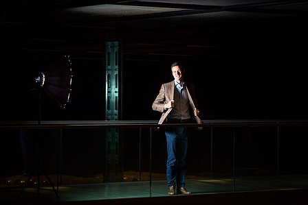 Portrait de Charles Thomas, directeur commercial du Château Cos d&amp;amp;amp;#x27;Estournel. Photo © Brice Braastad - Episode II