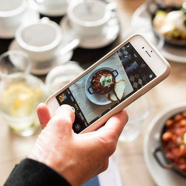 VSCO mobile phone takes food photography shot