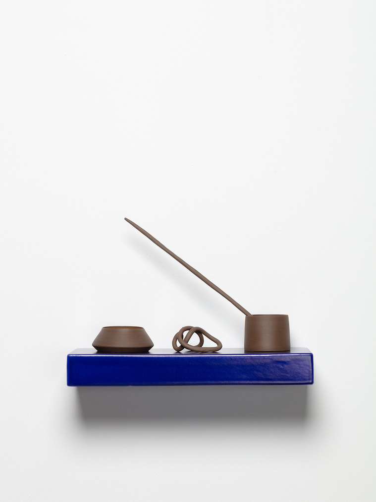 And a haze, lifted. Solo Exhibition in Paris 2022 Galerie NeC nilsson et chiglien

And us, always.
Porcelain and stoneware, 2022
44x19x31cm
