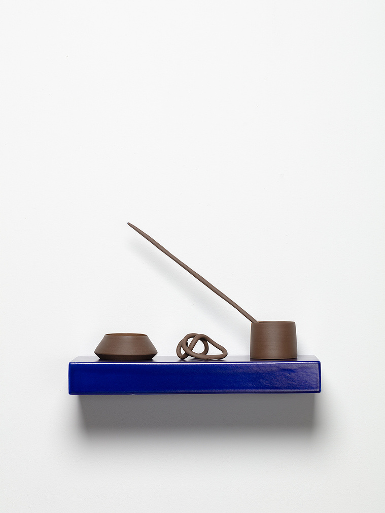 And a haze, lifted. Solo Exhibition in Paris 2022 Galerie NeC nilsson et chiglien

And us, always.
Porcelain and stoneware, 2022
44x19x31cm
