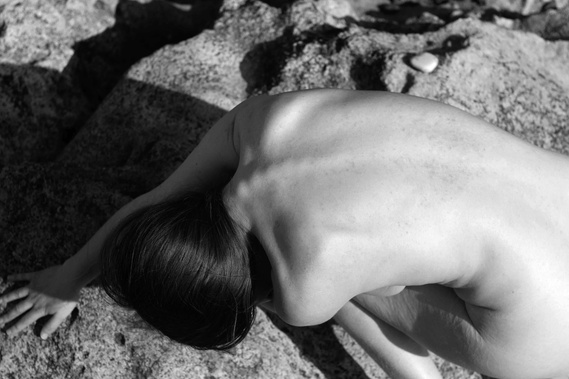 Portrait Photography in Nature meets EFT tapping for this empowering blend of visual and emotional healing. Emotional freedom techniques. Claire Farrell Photography. EFT Tapping. Your Body: A Landscape. Berlin, Germany. Lakes and natural spaces.