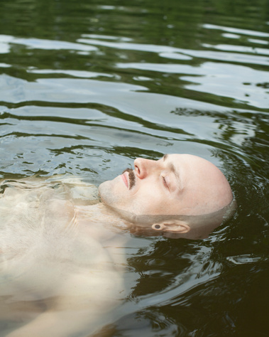 Portrait Photography in Nature meets EFT tapping for this empowering blend of visual and emotional healing. Emotional freedom techniques. Claire Farrell Photography. EFT Tapping. Your Body: A Landscape. Berlin, Germany. Lakes and natural spaces.