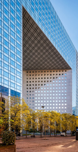 Tour Pacific, by Kisho Kurokawa Architecte @ La Defense photo : Thomas Bekker for Costar