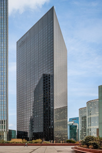 Tour Areva, by Skidmore, Owings et Merril (SOM) & Roger Saubot + François Jullien Architectes @ La Defense photo : Thomas Bekker for Costar