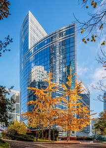 Tour Pacific, by Kisho Kurokawa Architecte @ La Defense photo : Thomas Bekker for Costar
