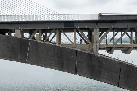 Travaux Acrobatiques opérés par Jarnias à Brest, France photo Bekker Thomas