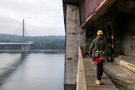 Travaux Acrobatiques opérés par Jarnias à Brest, France photo Bekker Thomas