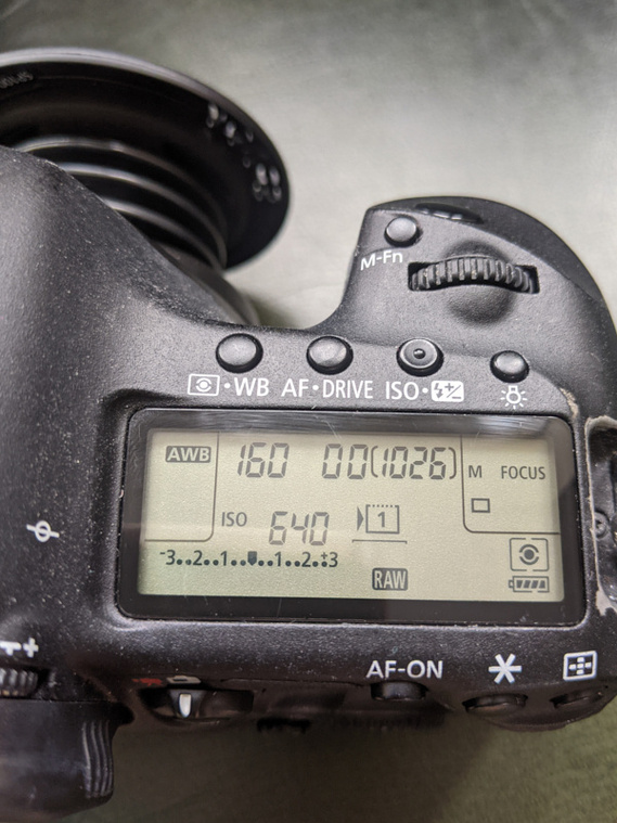 Close up of the camera display screen showing how the aperture will appear as '00' with the Lensbaby mounted. This is because it is a manual lens