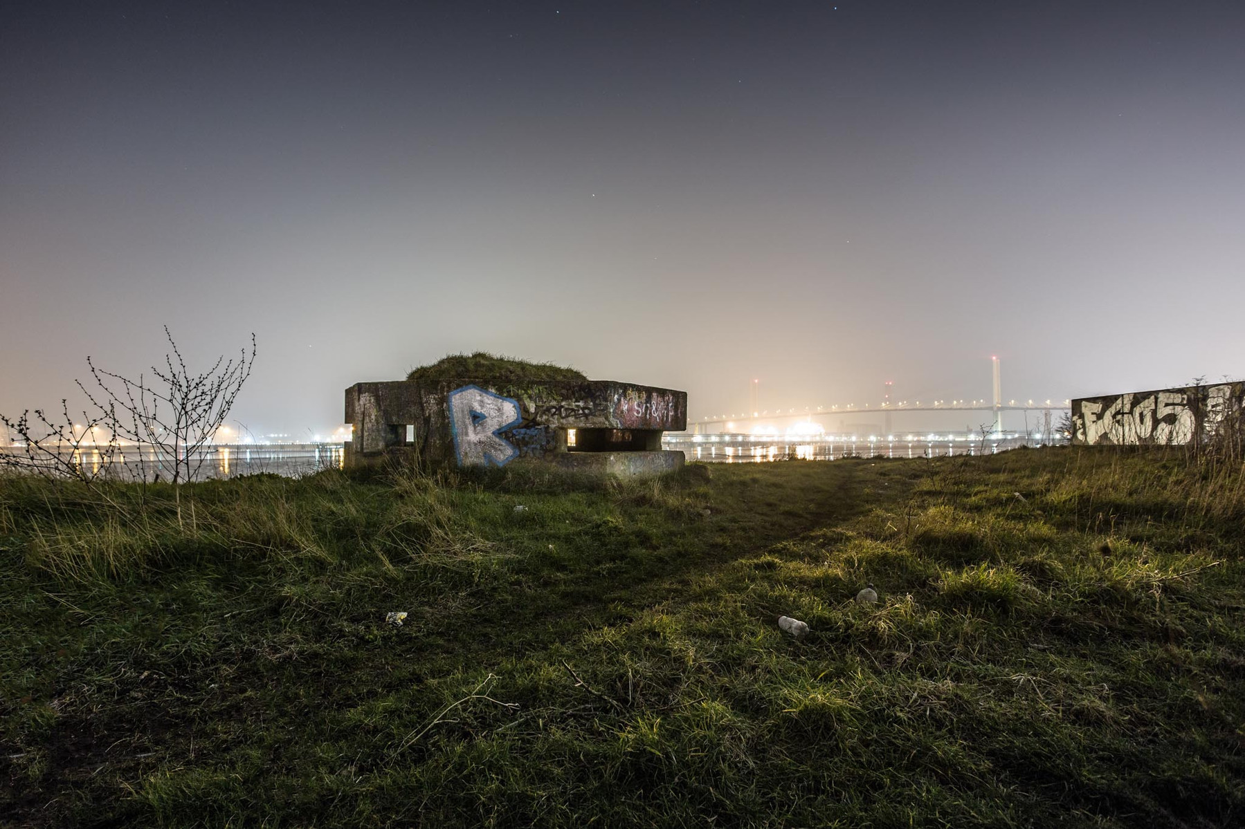 WW2 EMPLACEMENTS ON THE THAMES RIVER NEAR PROCTOR AND GAMBLE