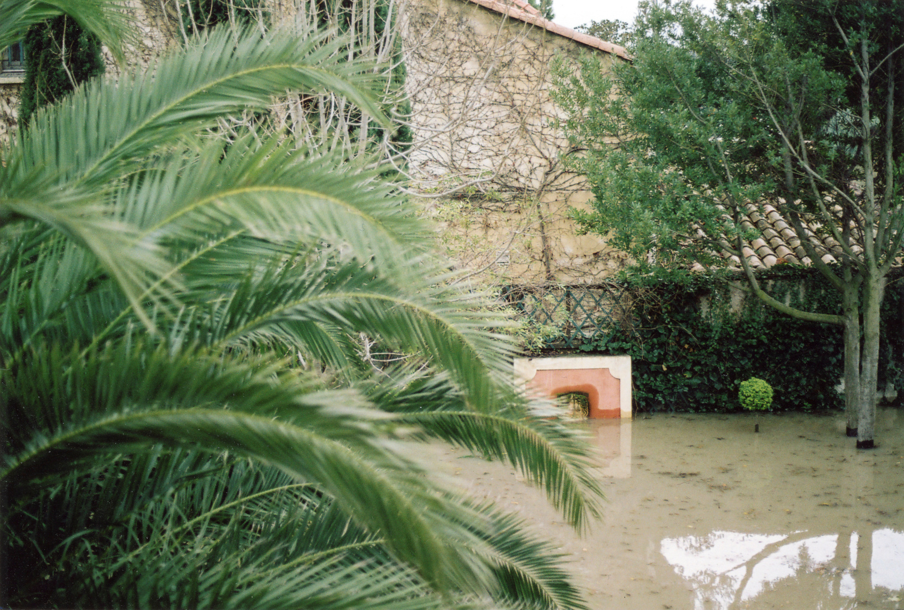 Inondation 2003 Arles, Photographie d’archive de P.J. Montagnier