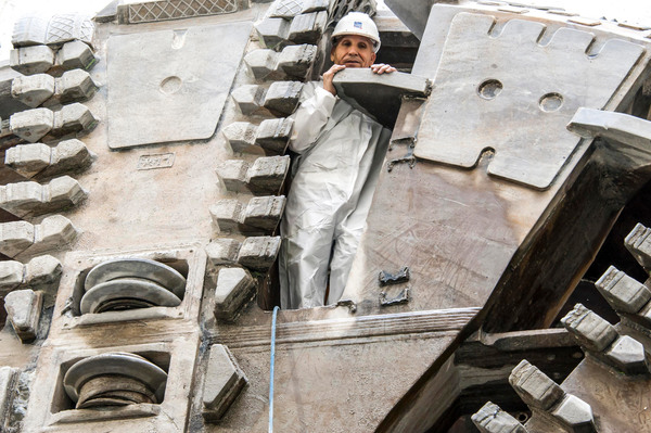 tunnelier Elodie (prenom d'une conductrice de la ligne 12); ouvrier ..Travaux de prolongement de la ligne 12 de Porte de la Chapelle a mairie d'Aubervilliers..Transport ferroviaire, RATP
