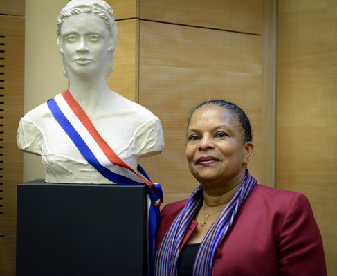 Christiane Taubira, ministre de la justice, garde des sceaux, lors de l'audition par les parlementaires de la commission des lois, buste de Mariane, echarpe tricolore