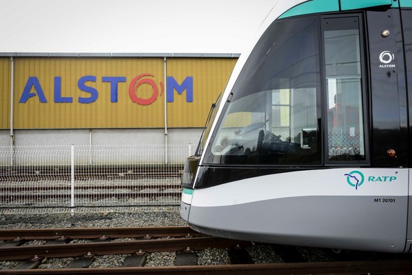 tramway Citadis de la RATP destine a la ligne T7, voie ferree, logo..Site de production d'Alstom Transport pour les tramway Citadis..Transport ferroviaire urbain