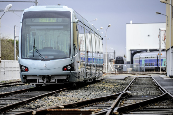 tramway Citadis de Valencienne, voie ferree, rame TGV Duplex..Site de production d'Alstom Transport pour les tramway Citadis..Transport ferroviaire urbain