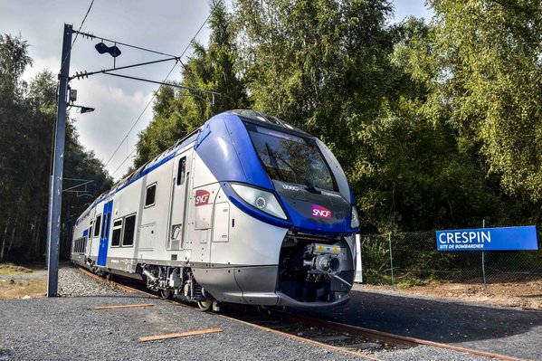 rame Regio2N destinee a la region Rhones Alpes, emplacement velo..Regio 2N, TER a deux niveaux, automotrice articulee..SNCF, transport ferroviaire regional