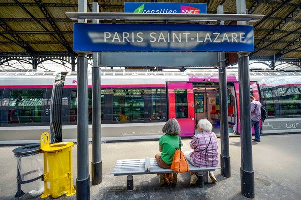 quai, gare de Paris Saint Lazare, rame de train Francilien ..Mise en service du train Transilien Le Francilien sur la ligne L a Paris Saint Lazare..transport ferroviaire, reseau Transilien SNCF