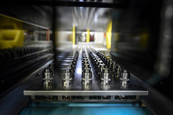 atelier d'usinage de munition de moyen calibre, Nexter munition..Site de production de munition de Nexter Systems..Industrie de defense, munition