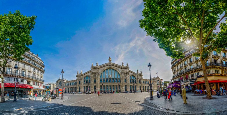 Parvis de la gare du Nord, Paris