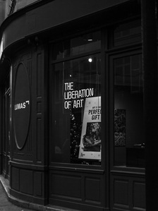 Sign in a gallery window in Paris. "The liberation of art"