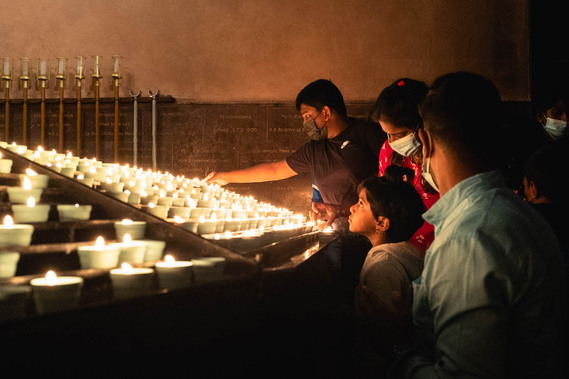 Peopla praying the virgin Marie in Lourdes