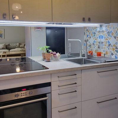 Cuisine des Lilas, Aménagements, miroir crédence