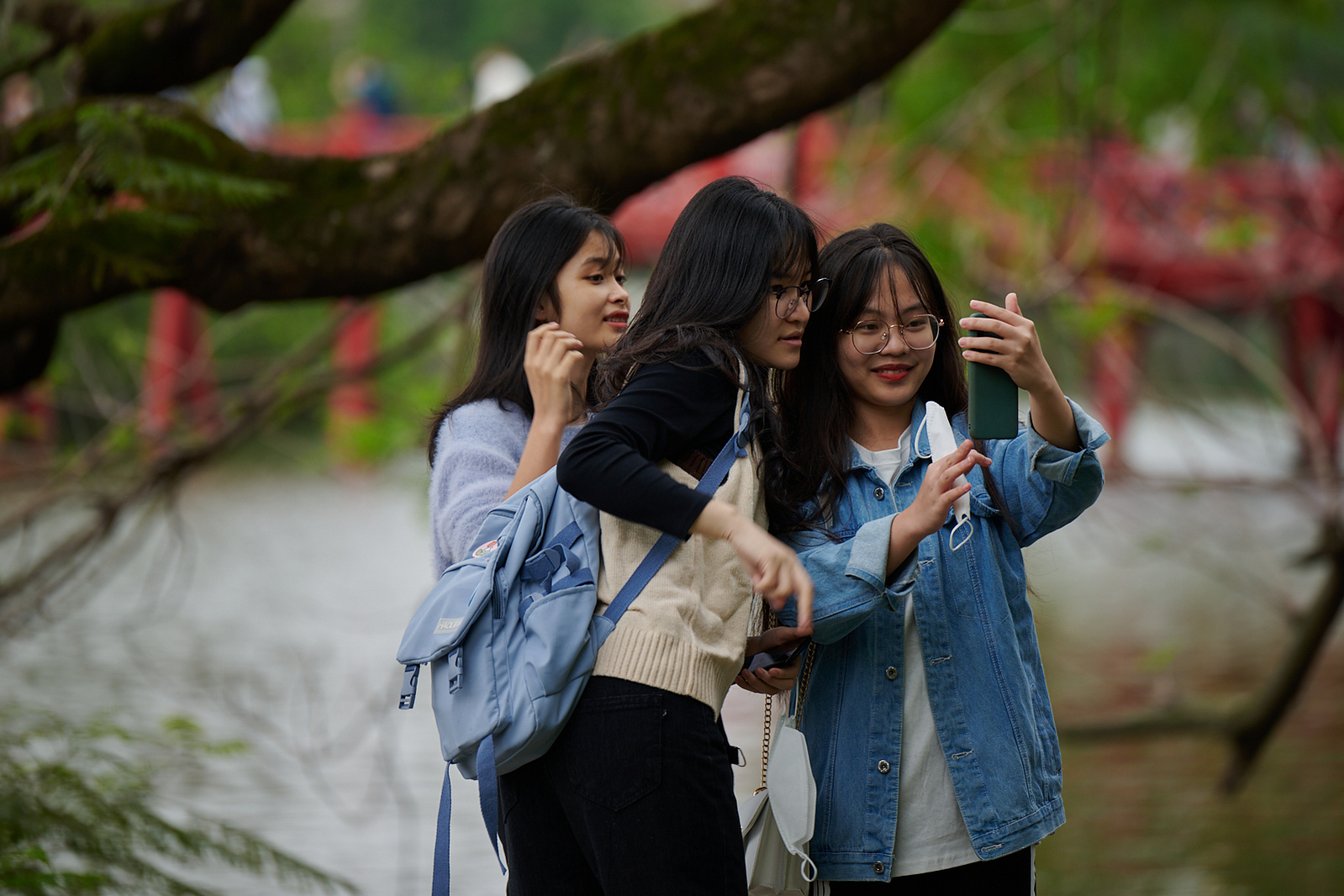 In Hanoi, too, taking selfies is very popular!
