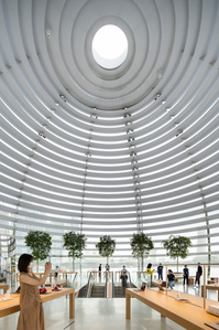 Interior view of Apple Store Marina Bay Sands designed by Foster and Partners, taken in the afternoon.