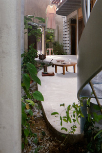 The floor of the Compound House designed by Linghao Architects.