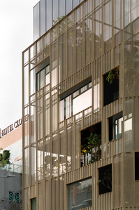 The porosity and openings of the golden curtain wall of an office building in Hongkong Street designed by Formwerkz Architects.