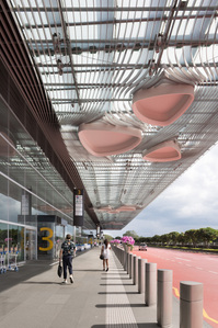 Taxi drop-off entrance with skylight lanterns to Changi Airport T4 designed by SAA Architects and constructed by Takenaka Corporation.