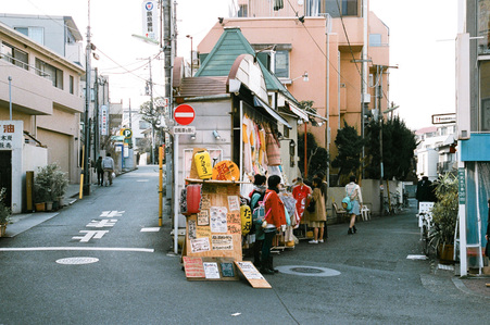 A cute shop at the intersection of a road in Shimokitazawa.