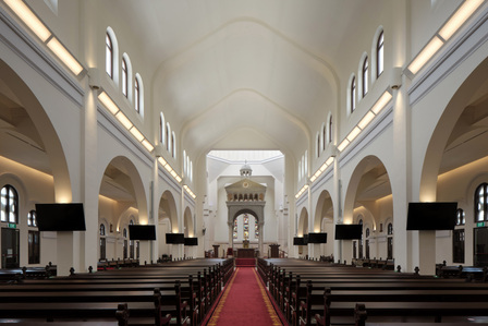 Overall view of the altar and baldachin of Church of St Theresa conserved by Studio Lapis.