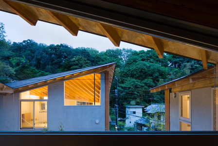 Roof detail in the evening of Sasu Ke Hostel in Kanagawa, Japan. It is designed by Spatial Research Institute.
