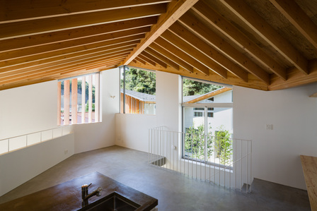 Living hall of one of the rooms of Sasu Ke Hostel in Kanagawa, Japan. It is designed by Spatial Research Institute.
