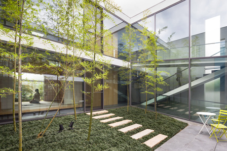 Courtyard of Noge's house in Tokyo, Japan. It is designed by CASE Design Studio.