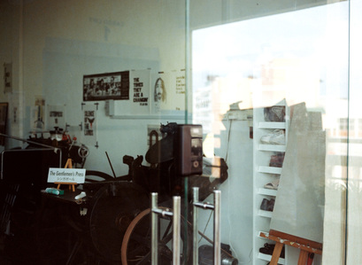 Glassdoor entrance to the Gentlemen's Press studio by Michelle Yu.
