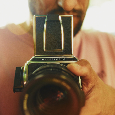 Nicolas Arnold holding a Hasselblad 500CM