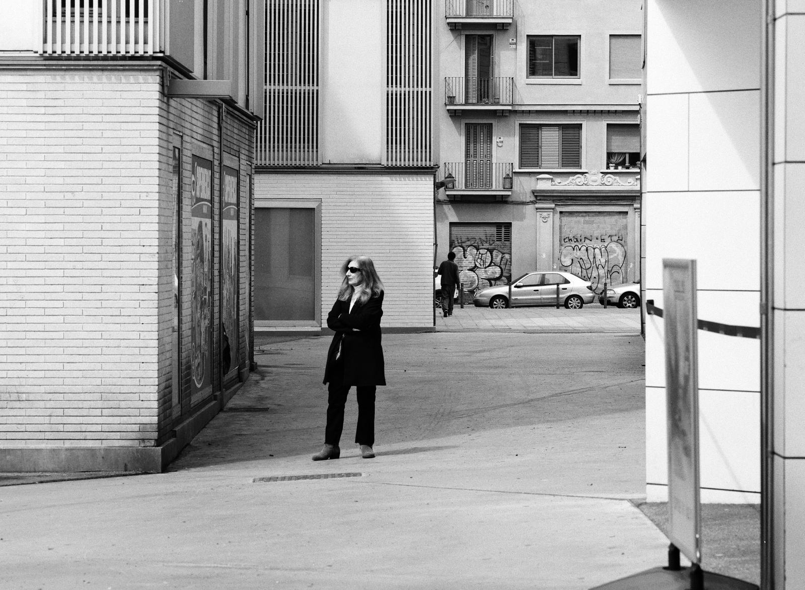 Street photography scene showing an elderly woman with sunglasses. Hasselblad 500CM, Ilford HP5.
