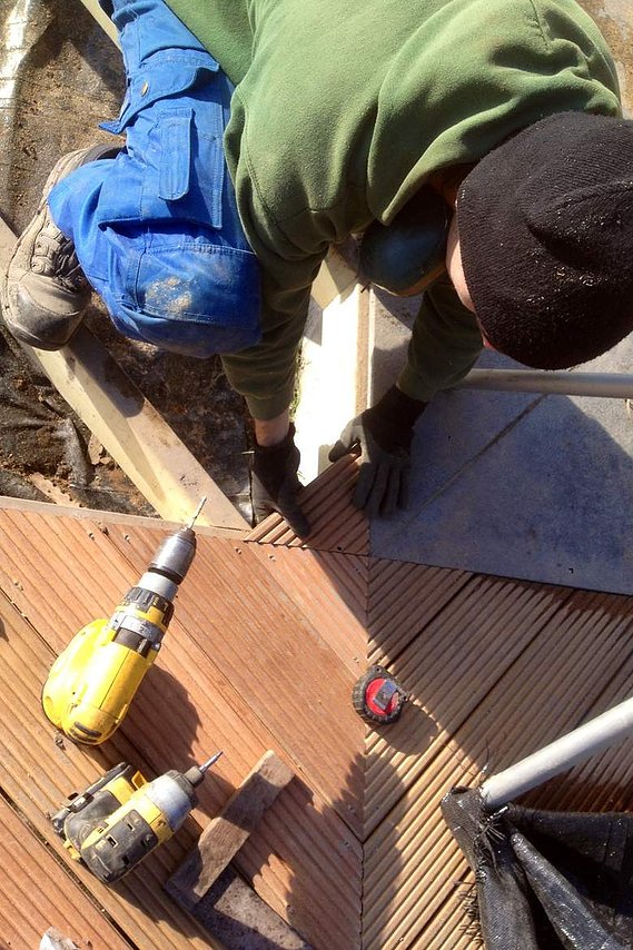 Garden landscaping using graphite granite calibrated slabs, hardwood decking in Devon. Design and build by Seriously Good Landscapes