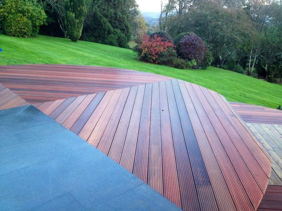 Garden landscaping using graphite granite calibrated slabs, hardwood decking in Devon. Design and build by Seriously Good Landscapes