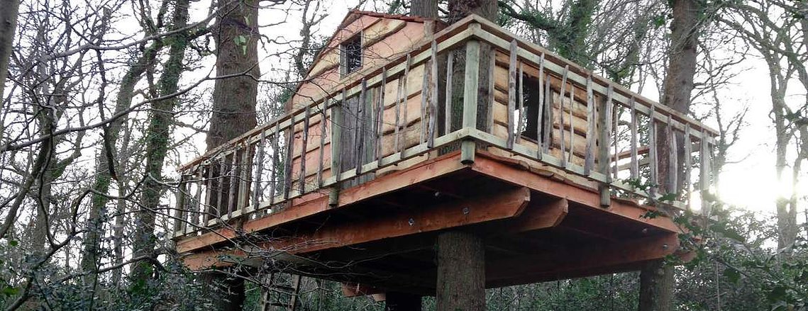 40 metre zip wire, fireman’s pole, monkey bars and various other activities. The Seriously Good team sourced 80% of the timbers from a local, sustainable source which was then milled to size on a “woodmizer mill” making a minimal CO2 footprint