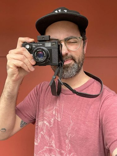 Dan Bracaglia with a Leica camera.